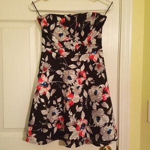 EXPRESS Pretty Floral Black Strapless Dress Size 2